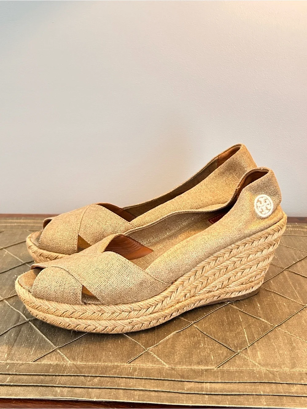 Tory Burch Filipa Gold Shimmer Beige Espadrille Wedge Peep-Toe Size 8